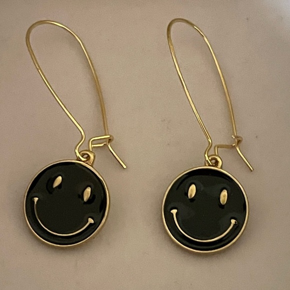 ❤️Black and Gold Smiley Face Drop Earrings - Picture 1 of 1